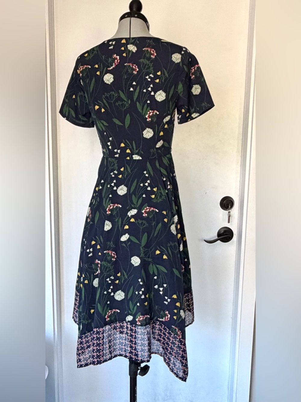 Liza Luxe Short Sleeve Floral Midi Dress, Handkerchief Hem, embroidery, XXS, EUC - Picture 4 of 10